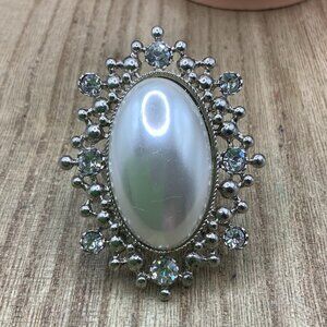Oval Vintage Style Faux Pearl Rhinestone Silver Tone Stretchy Ring
